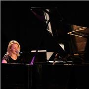 Professeur et pianiste professionnelle donne cours de piano